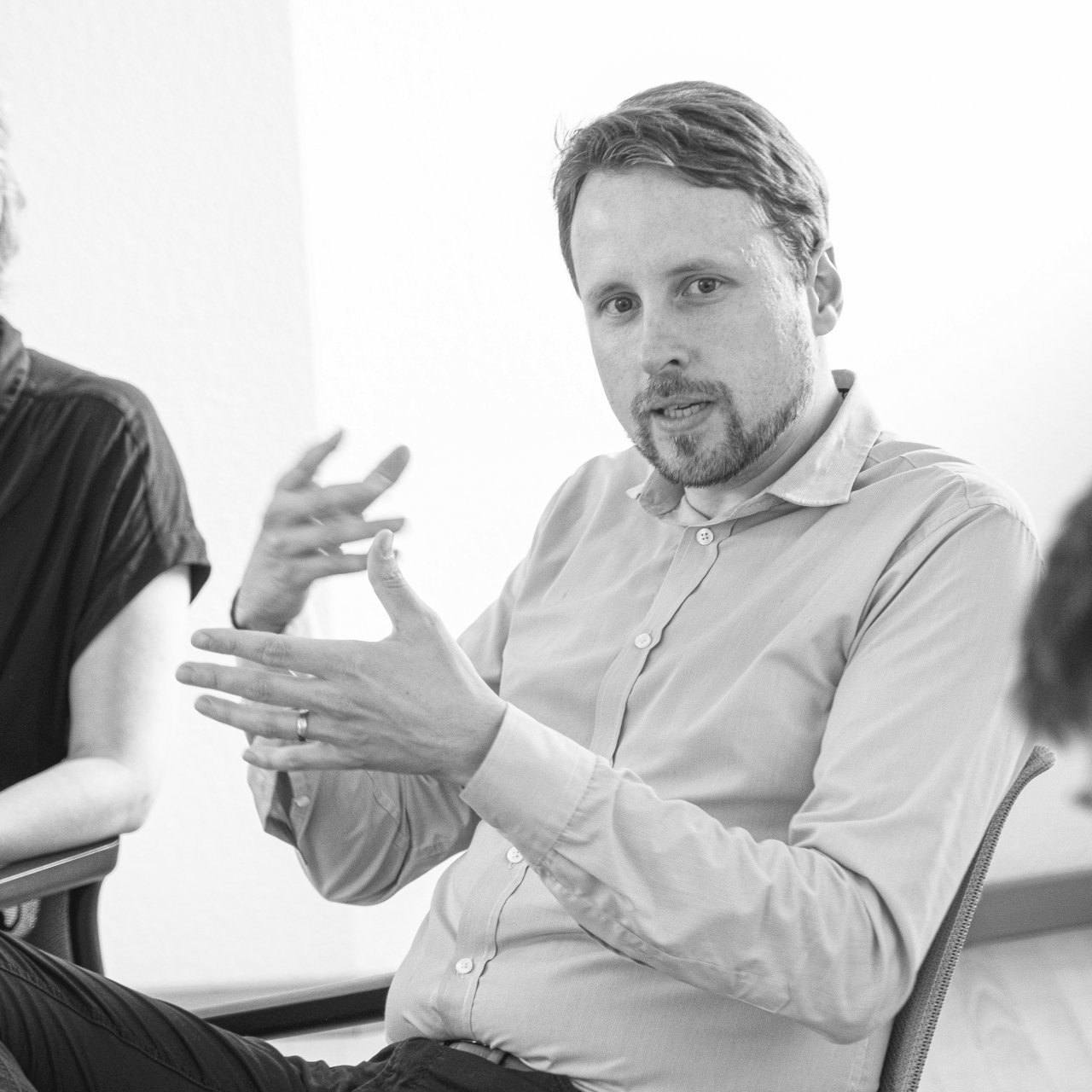 Das Bild zeigt einen Berater von itstime in einem Workshop zu F&uuml;hrungskr&auml;fteentwicklung