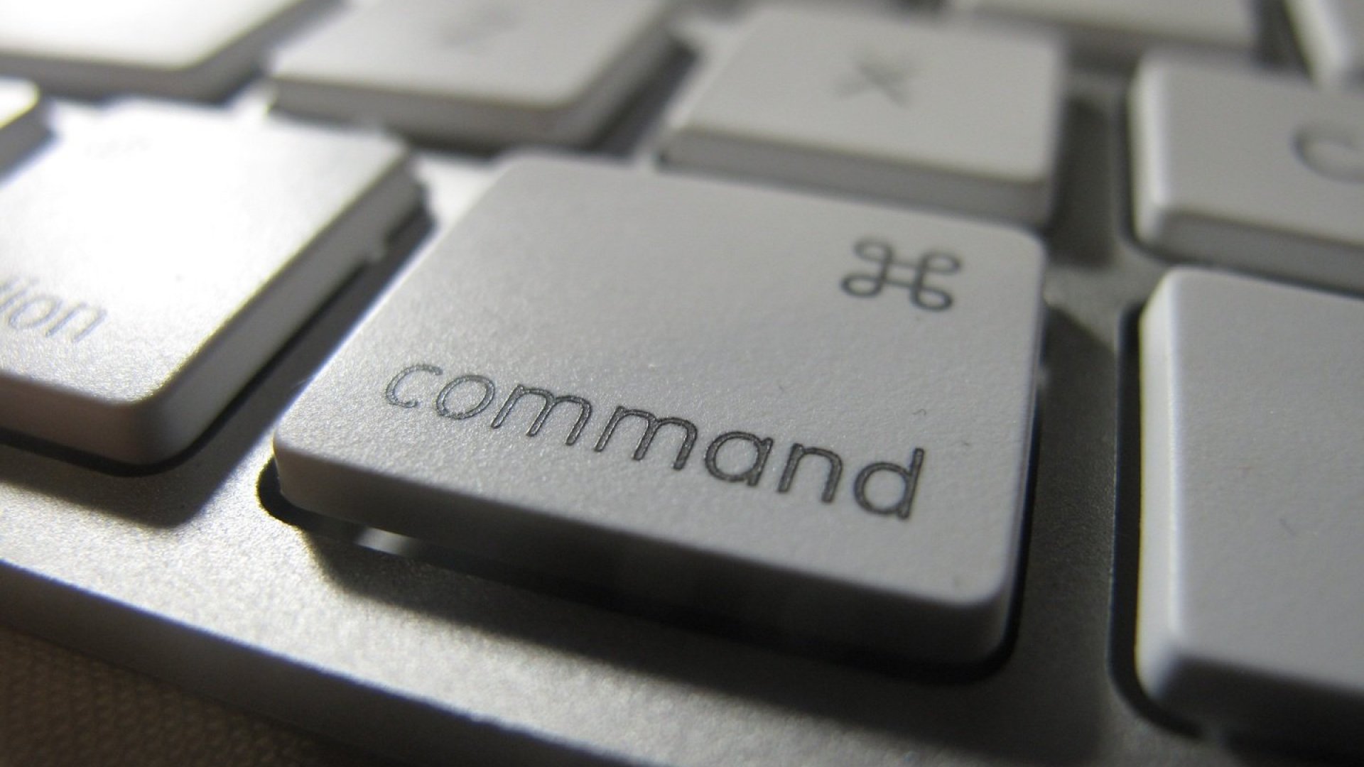 Bild zeigt eine Tastatur als Anspielung auf den F&uuml;hrungsstil Command and Control, das der Text sich mit F&uuml;hrungskr&auml;fteentwicklung befasst.