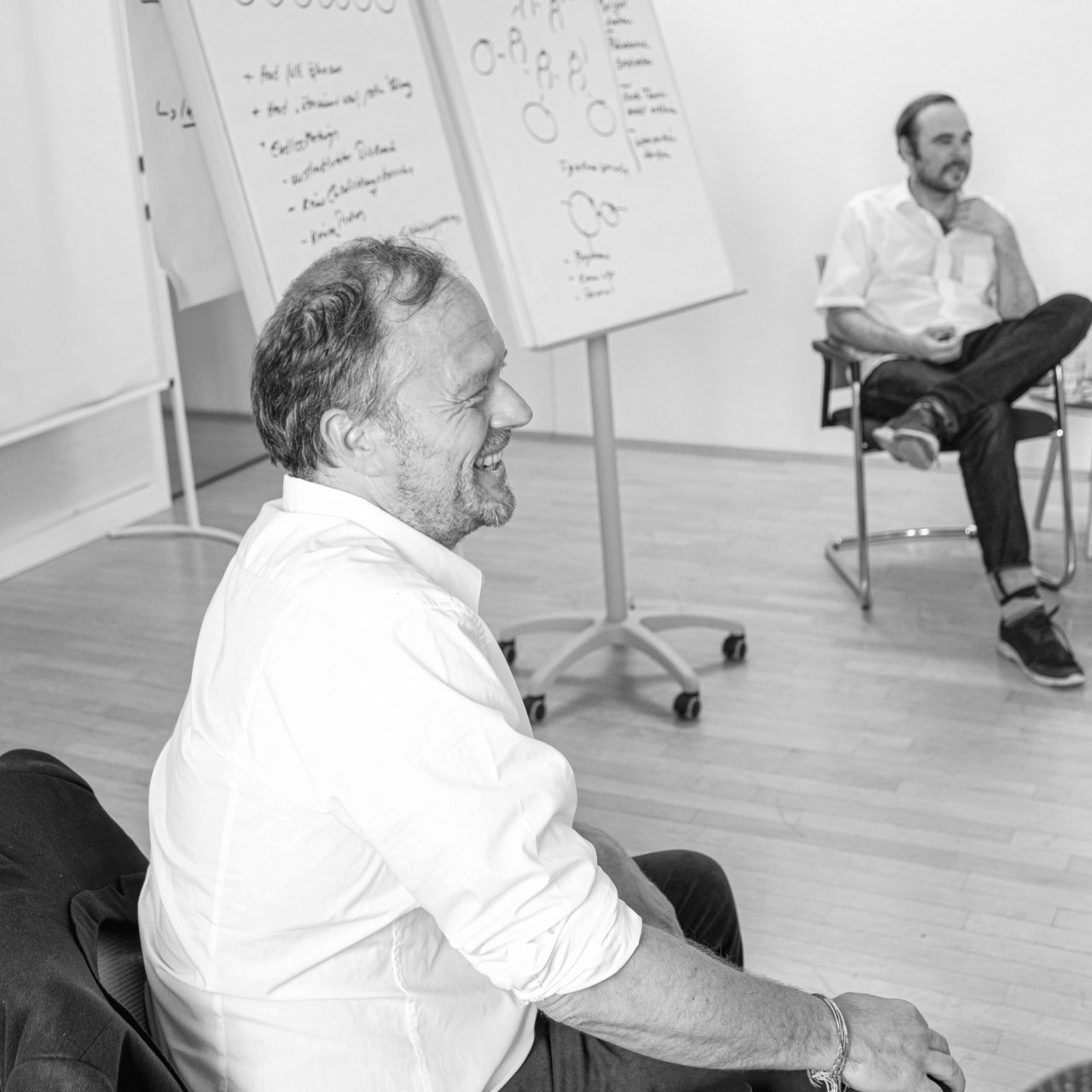 Das Bild zeigt Berater in einem Workshop zu F&uuml;hrungskr&auml;fteentwicklung